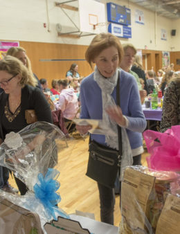 Invited by my dear cousin, Mary Bonnie Legget and Rev. Ravi Dasari C.O.  of Our Lady of Sacred Heart Church in Tappan, NY to photograph their Handbag Blingo night in the school hall. 275 young women came to this exciting Ladies Night Out.
Enjoy!